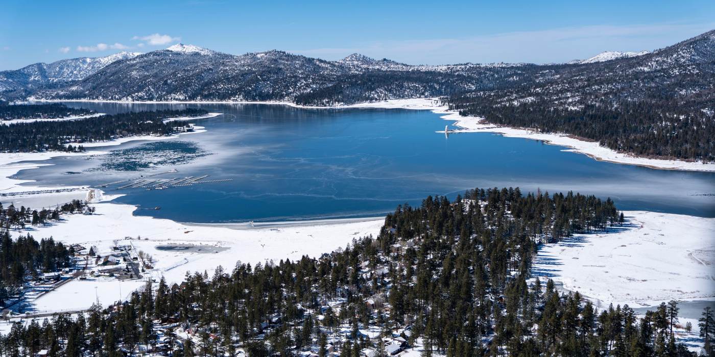 Big Bear Lake in California covered with snow