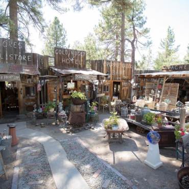 Antique and thrift shop in Big Bear Lake, CA
