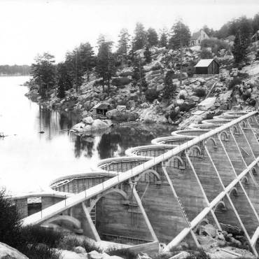 black and white photo of Big Bear Lake dam