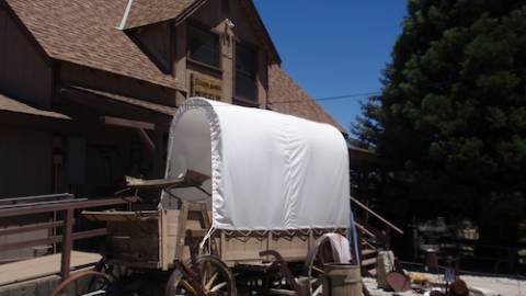 A covered wagon outside the Bear Valley History Museum